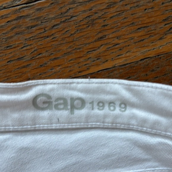 NWOT GAP Denim Shorts - Picture 3 of 3